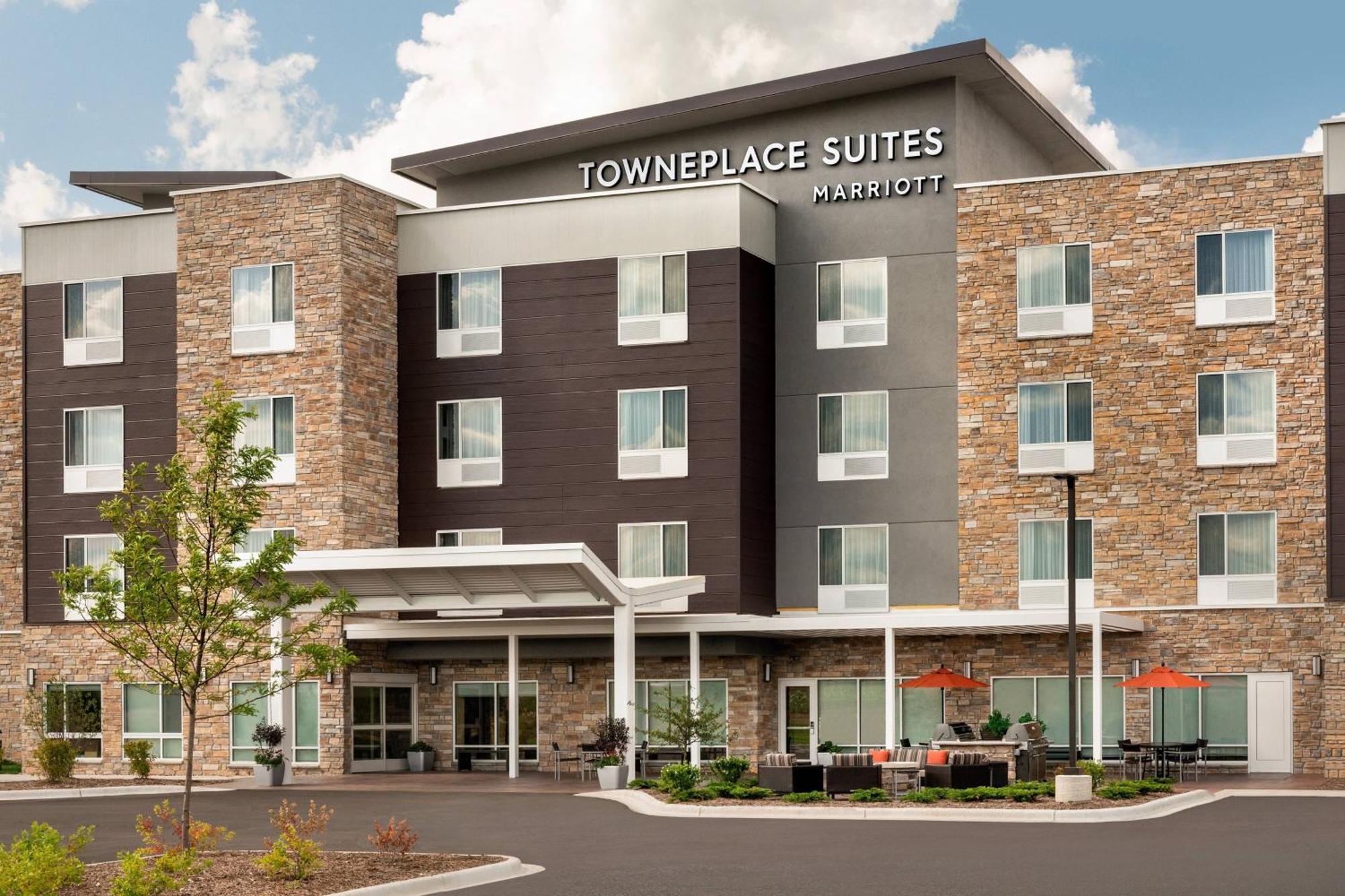 Towneplace Suites By Marriott Milwaukee Графтон Экстерьер фото